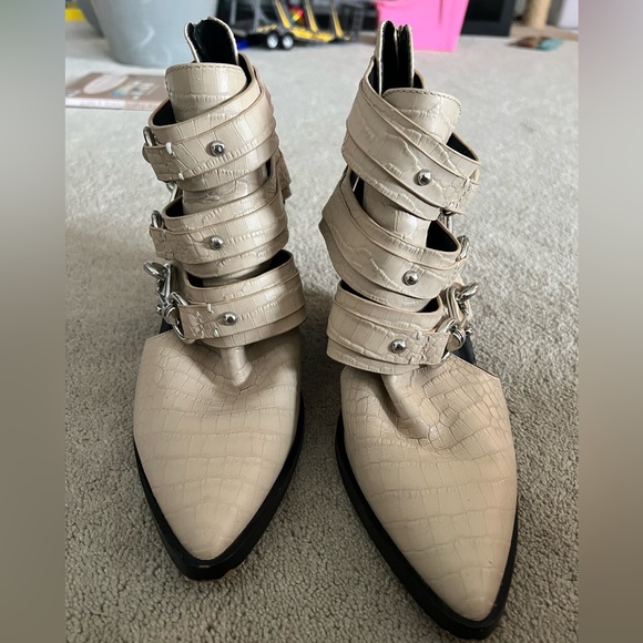 Rebecca Minkoff Women’s Seavie Buckle Strap Clay Leather Ankle Bootie size 9 EUC - Picture 4 of 11